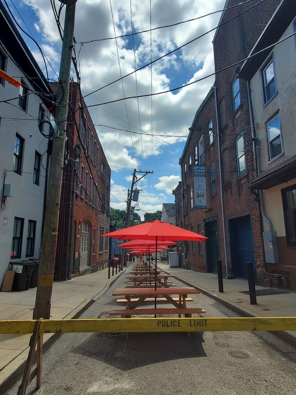 Cresson Inn | restaurant | 114 Gay St, Philadelphia, PA 19127, USA | 2154873644 OR +1 215-487-3644