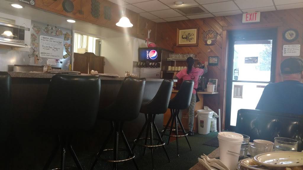 Willies Rear | restaurant | 1315 W South Airport Rd, Traverse City, MI 49686, USA | 2314215506 OR +1 231-421-5506