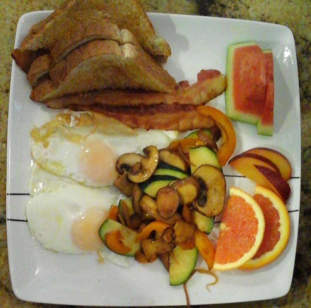 Club Il Cavallino | restaurant | 9420 Tecumseh Rd E, Windsor, ON N8R 1A2, Canada | 5199792937 OR +1 519-979-2937