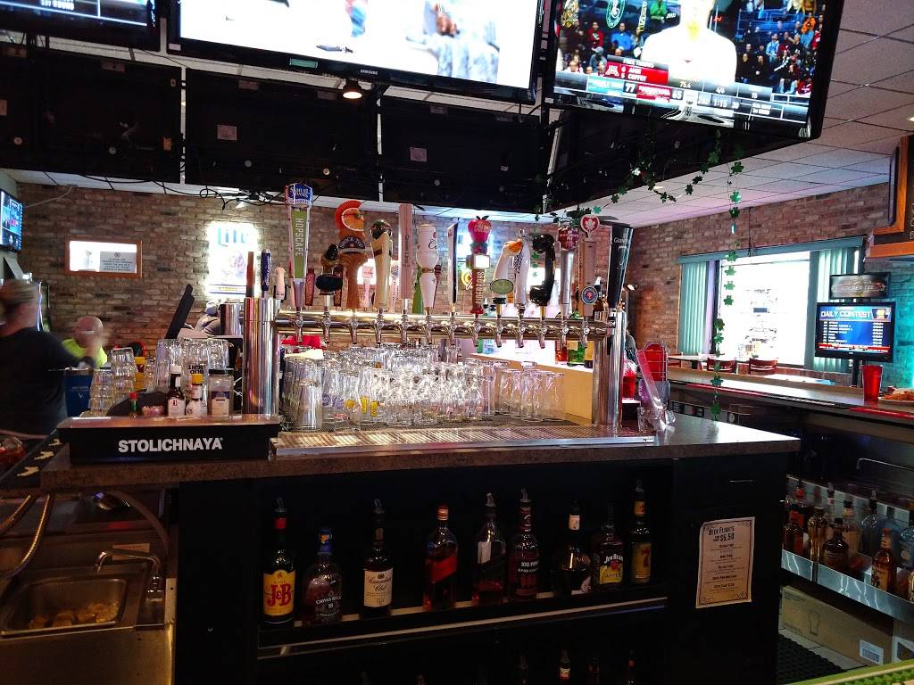 Olivers Bar & Grill | restaurant | 2122 W Station St, Kankakee, IL 60901, USA | 8159351900 OR +1 815-935-1900