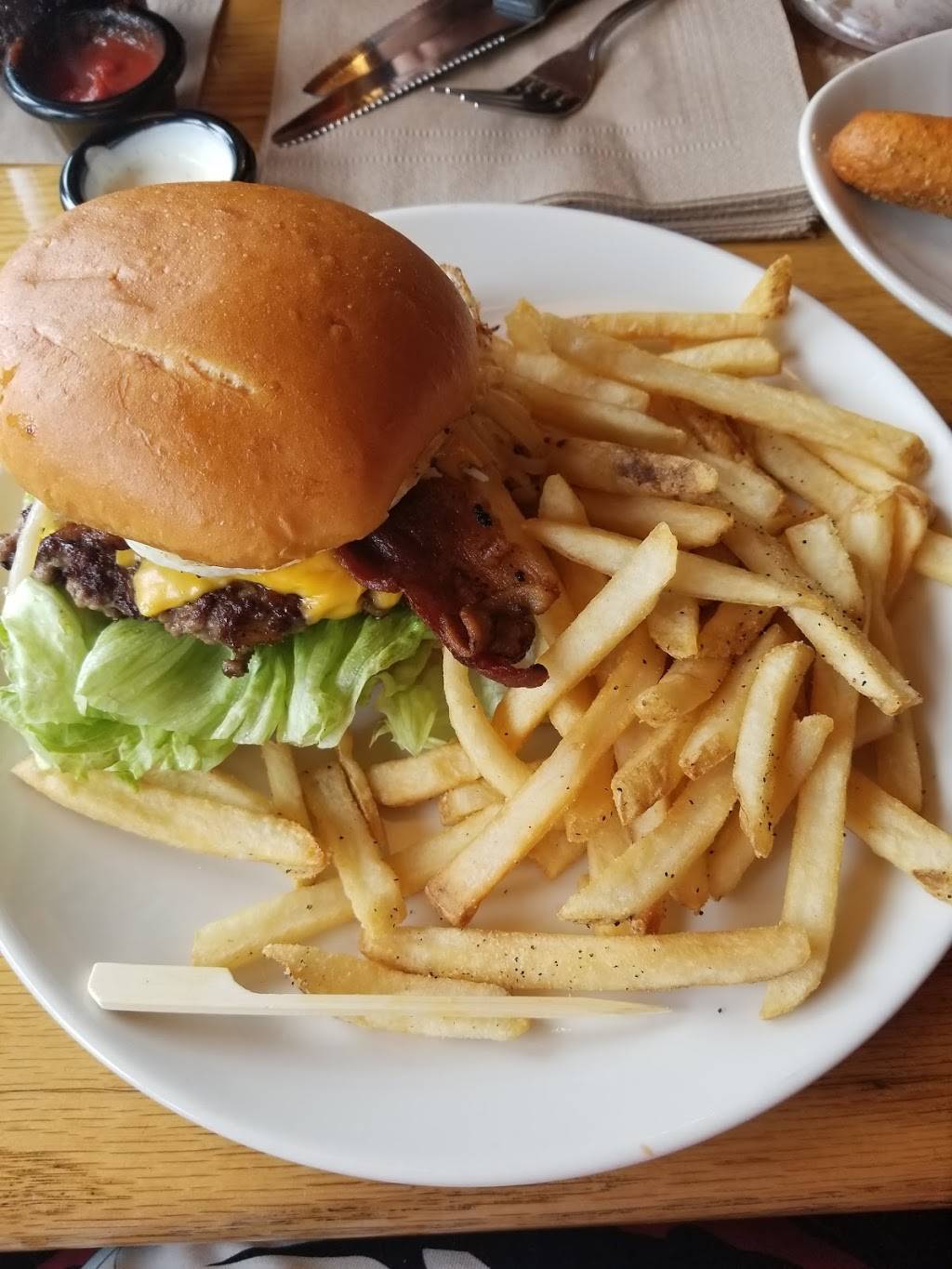 Applebees Grill + Bar | restaurant | 2911 W 12th St, Millcreek Township, PA 16505, USA | 8148381144 OR +1 814-838-1144