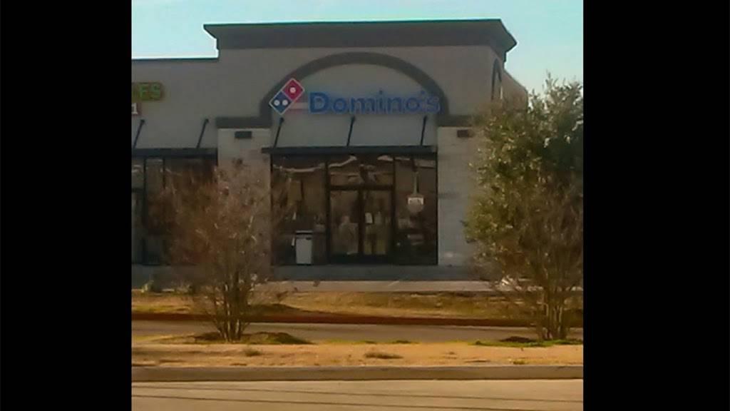 Dominos Pizza | meal delivery | 2001 W, TX-71 Ste 10, La Grange, TX 78945, USA | 9792062121 OR +1 979-206-2121