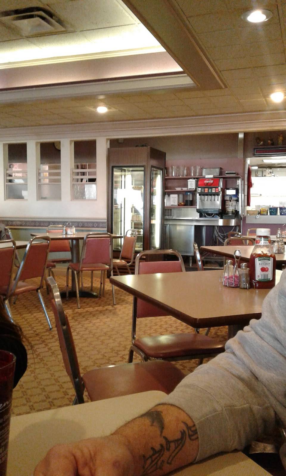 Village Inn Chicken | restaurant | 4444 S Cleveland Massillon Rd, Norton, OH 44203, USA | 3308254553 OR +1 330-825-4553