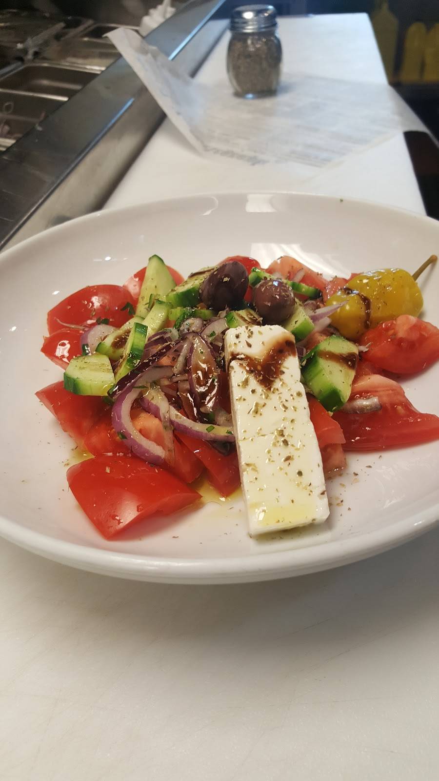 Its Greek 2 U Grill | restaurant | 5449 N Clark St, Chicago, IL 60640, USA | 8728062293 OR +1 872-806-2293