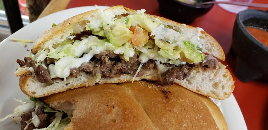 El Jarochito | restaurant | 164 S Academy St, Galesburg, IL 61401, USA | 3093426103 OR +1 309-342-6103