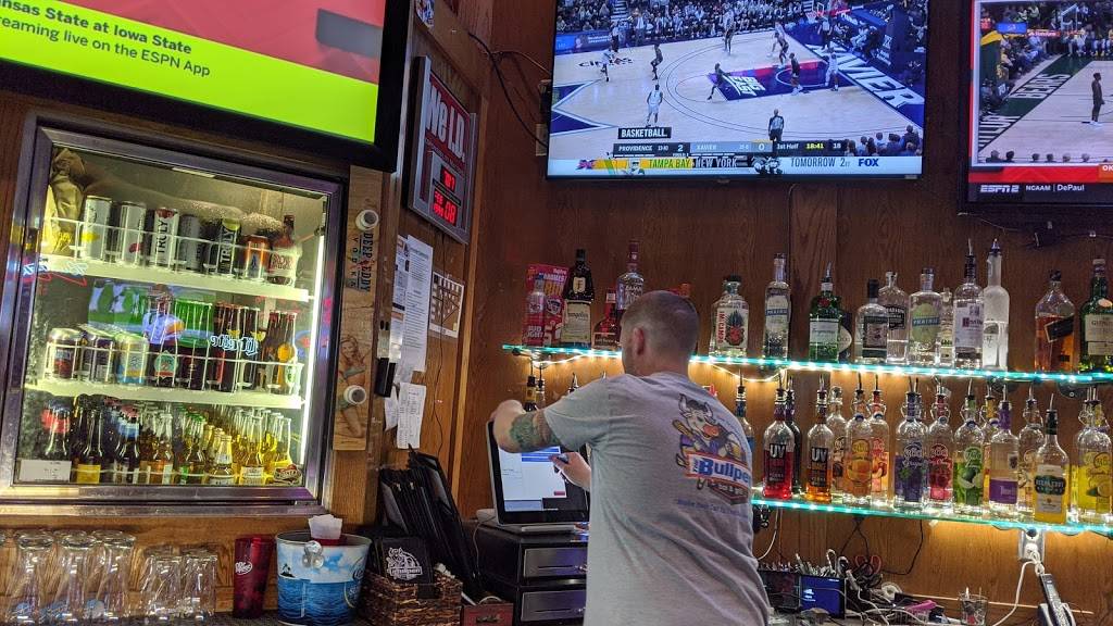 The Bullpen on 135th Bar & Grill | restaurant | 11316 W 135th St, Overland Park, KS 66221, USA | 9138515165 OR +1 913-851-5165