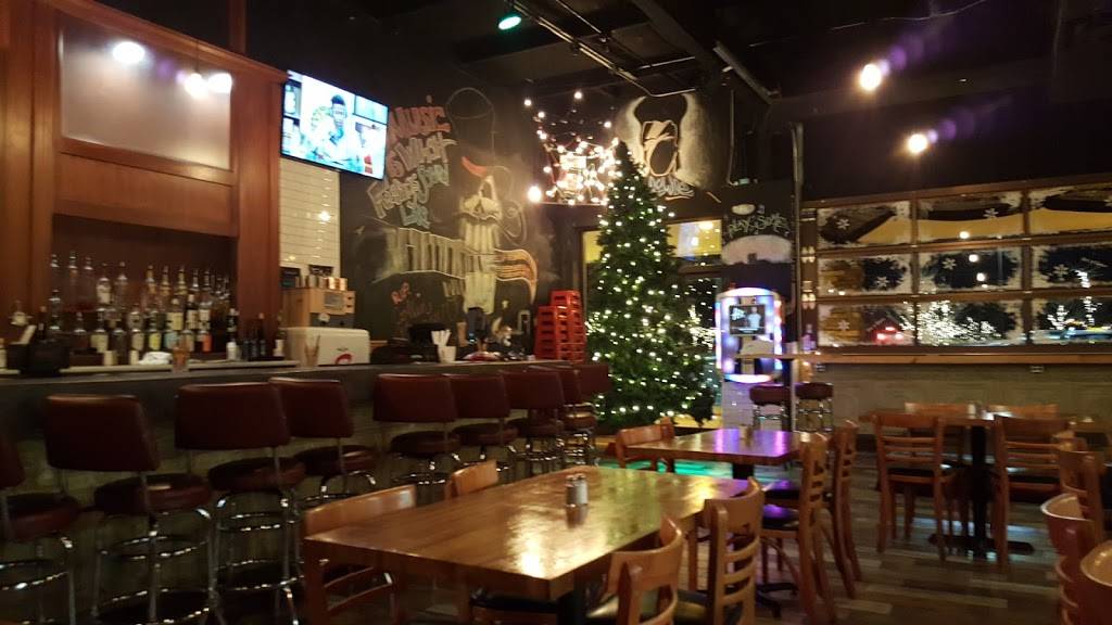 Suzies Dogs and Drafts | restaurant | 1393 Boardman-Canfield Rd, Boardman, OH 44512, USA | 3309532350 OR +1 330-953-2350
