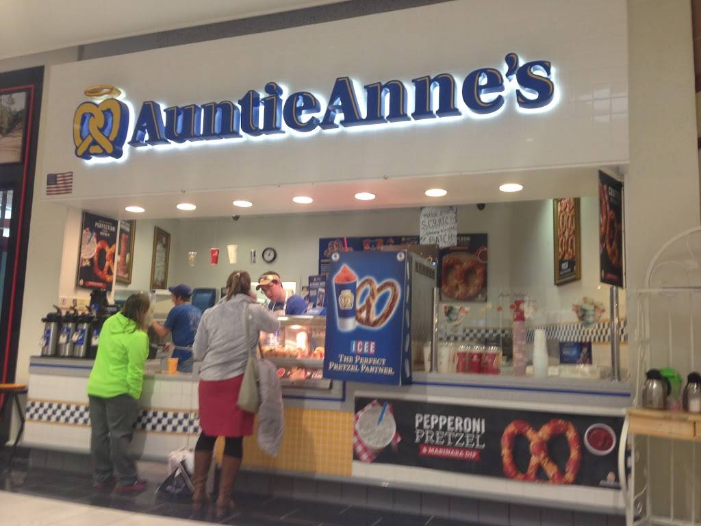 Auntie Annes Pretzels | restaurant | 578 Aviation Rd, Glens Falls, NY 12801, USA | 5187439533 OR +1 518-743-9533