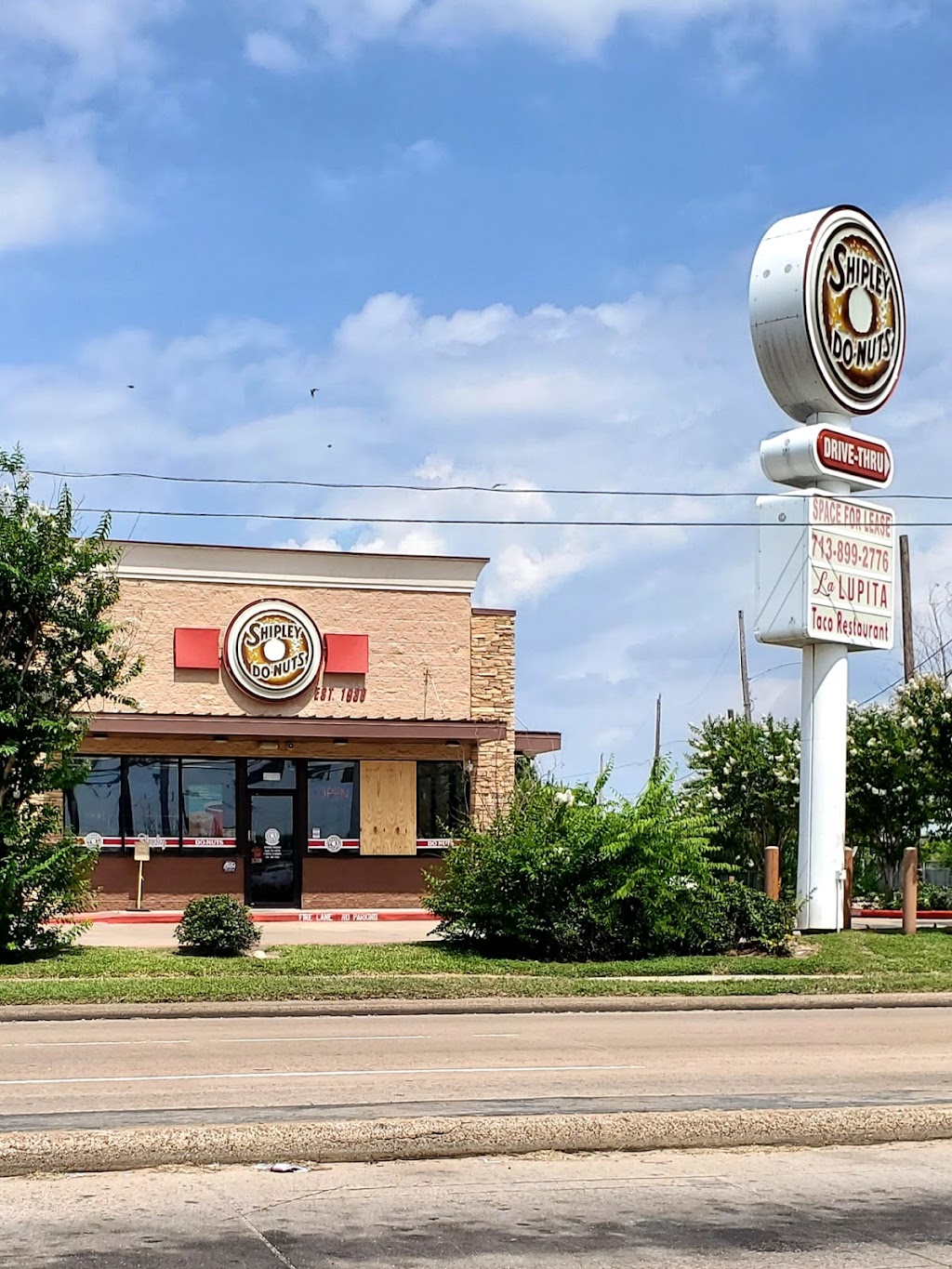 Shipley Do-Nuts | meal takeaway | 5302 Bingle Rd, Houston, TX 77092, USA | 7136865600 OR +1 713-686-5600