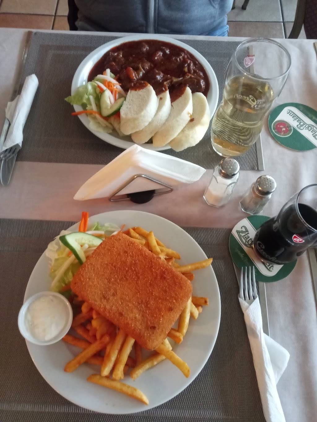 The Golden Pheasant | restaurant | 733 Lakeshore Rd E, Mississauga, ON L5G 1J7, Canada | 9057819374 OR +1 905-781-9374