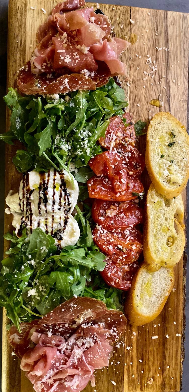 La Fortuna Bar & Restaurant | restaurant | 7365 Main St, Stratford, CT 06614, USA | 2039232300 OR +1 203-923-2300