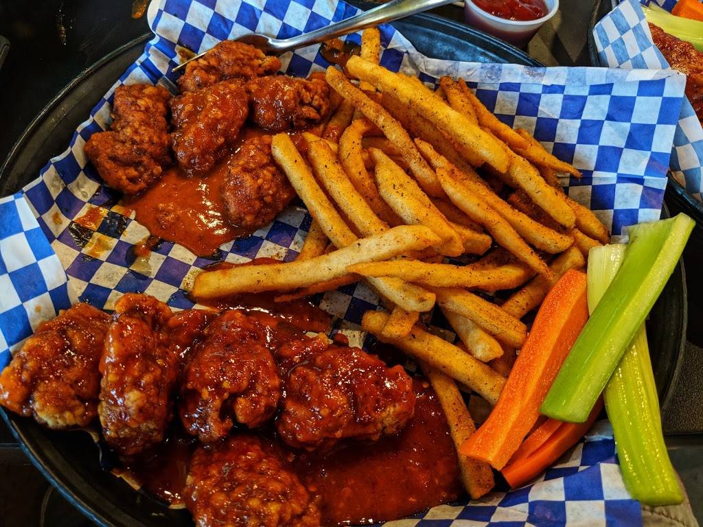 Bootys Wings, Burgers, and Beer | restaurant | 15557 W Bell Rd suite 405, Surprise, AZ 85374, USA | 6235467757 OR +1 623-546-7757