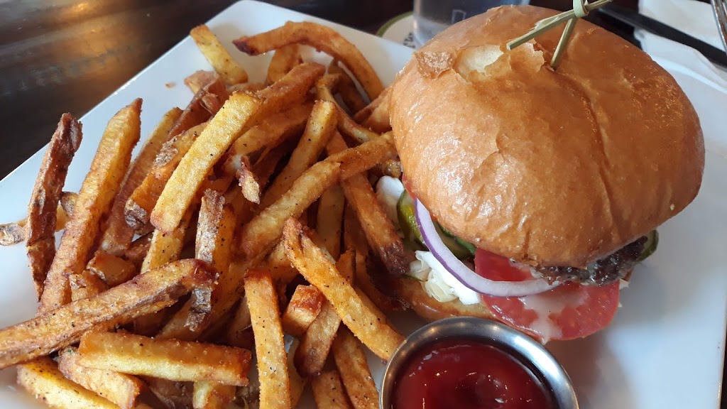 T12 Social House | restaurant | 4501 12th Ave NE, Seattle, WA 98105, USA | 2065356055 OR +1 206-535-6055