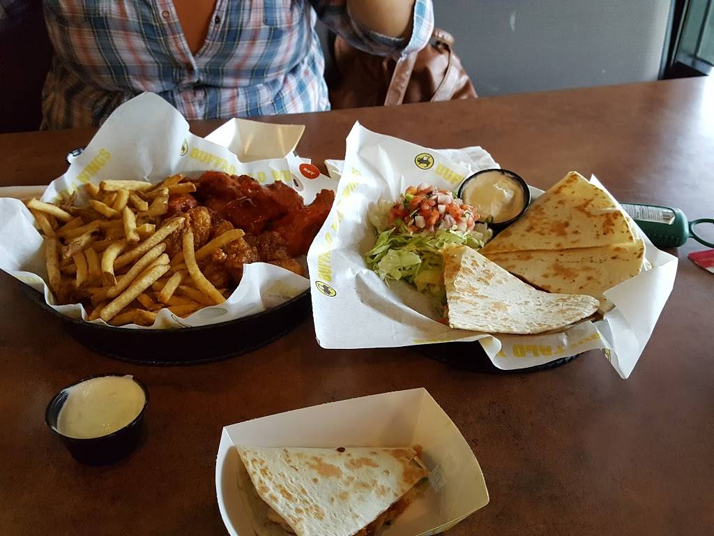 Buffalo Wild Wings | restaurant | 2337 Forest Dr A, Annapolis, MD 21401, USA | 4105730331 OR +1 410-573-0331