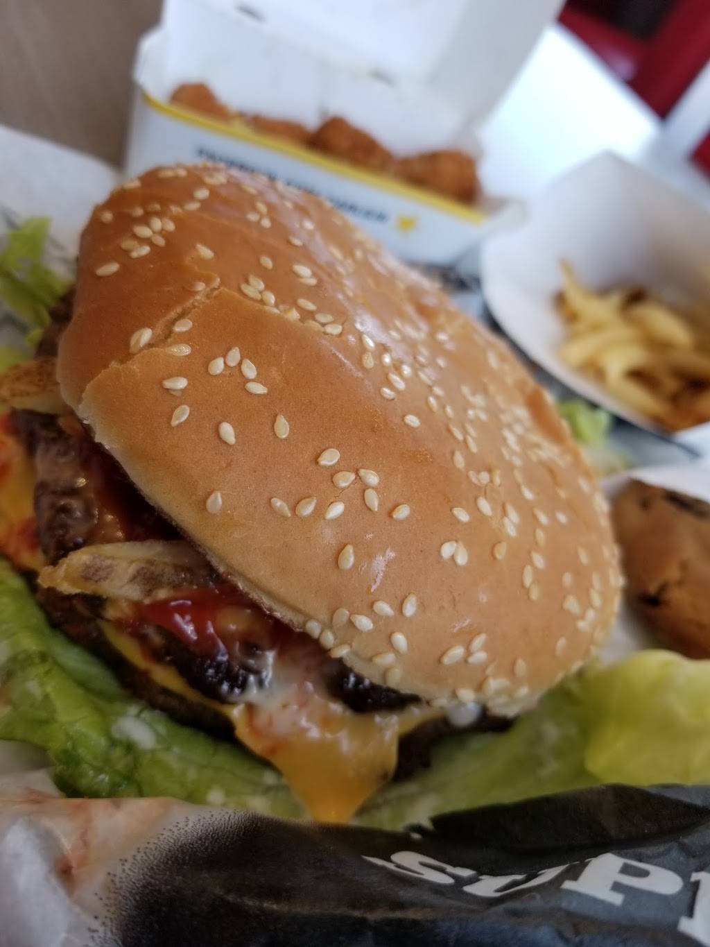 Carls Jr. | restaurant | 4240 Riverwalk Pkwy, Riverside, CA 92505, USA | 9513519706 OR +1 951-351-9706