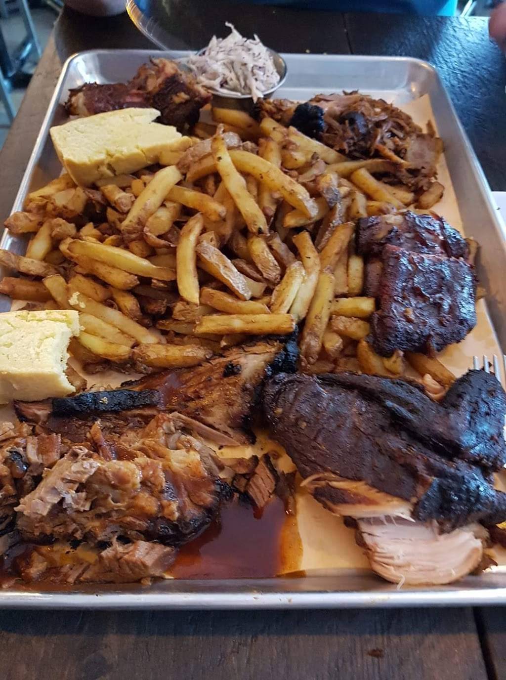 Moonshine BBQ Smokehouse | restaurant | 806 Main St E, Hawkesbury, ON K6A 1B6, Canada | 6136322228 OR +1 613-632-2228