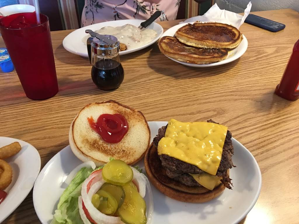 Kings Table Soul Food | restaurant | 5932 Prospect Ave #3626, Kansas City, MO 64130, USA | 8164440779 OR +1 816-444-0779