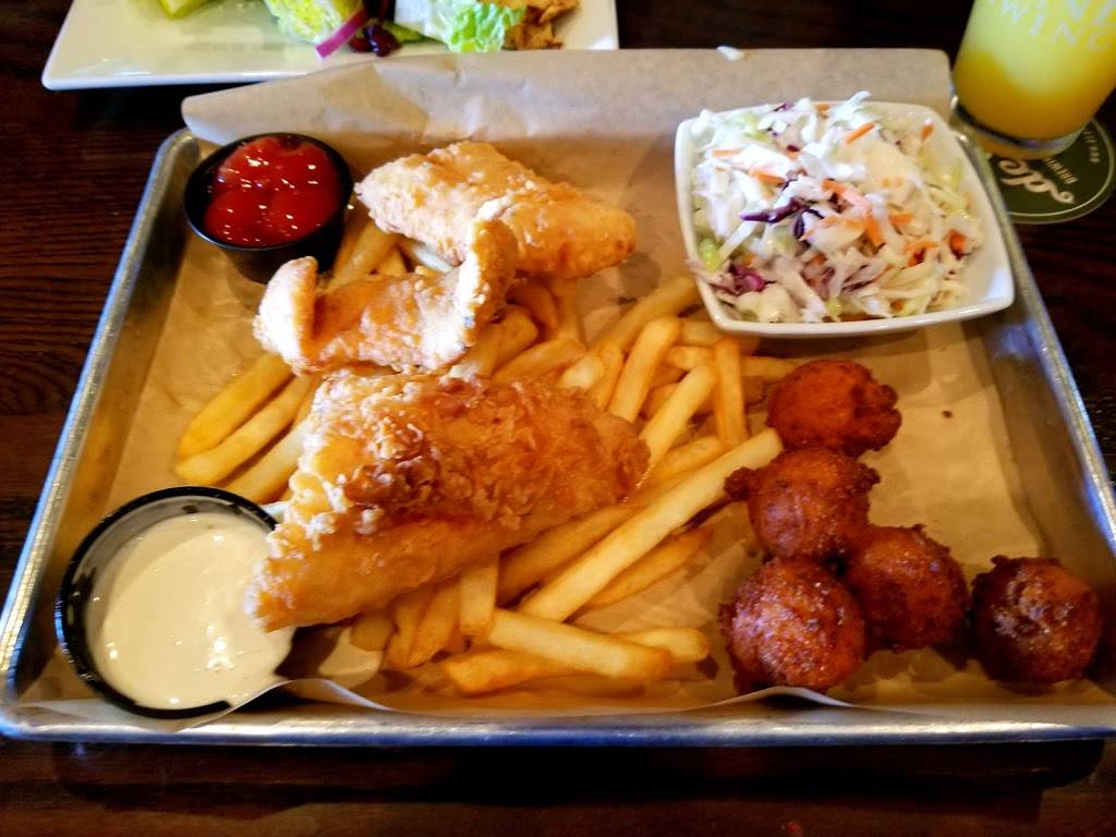 The Brass Tap | restaurant | 2438 Tyrone Blvd N, St. Petersburg, FL 33710, USA | 7273453222 OR +1 727-345-3222