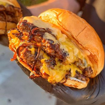 Front Yard Burger | restaurant | 730 S Central Ave Ste 103, Glendale, CA 91204, USA | 7472156411 OR +1 747-215-6411