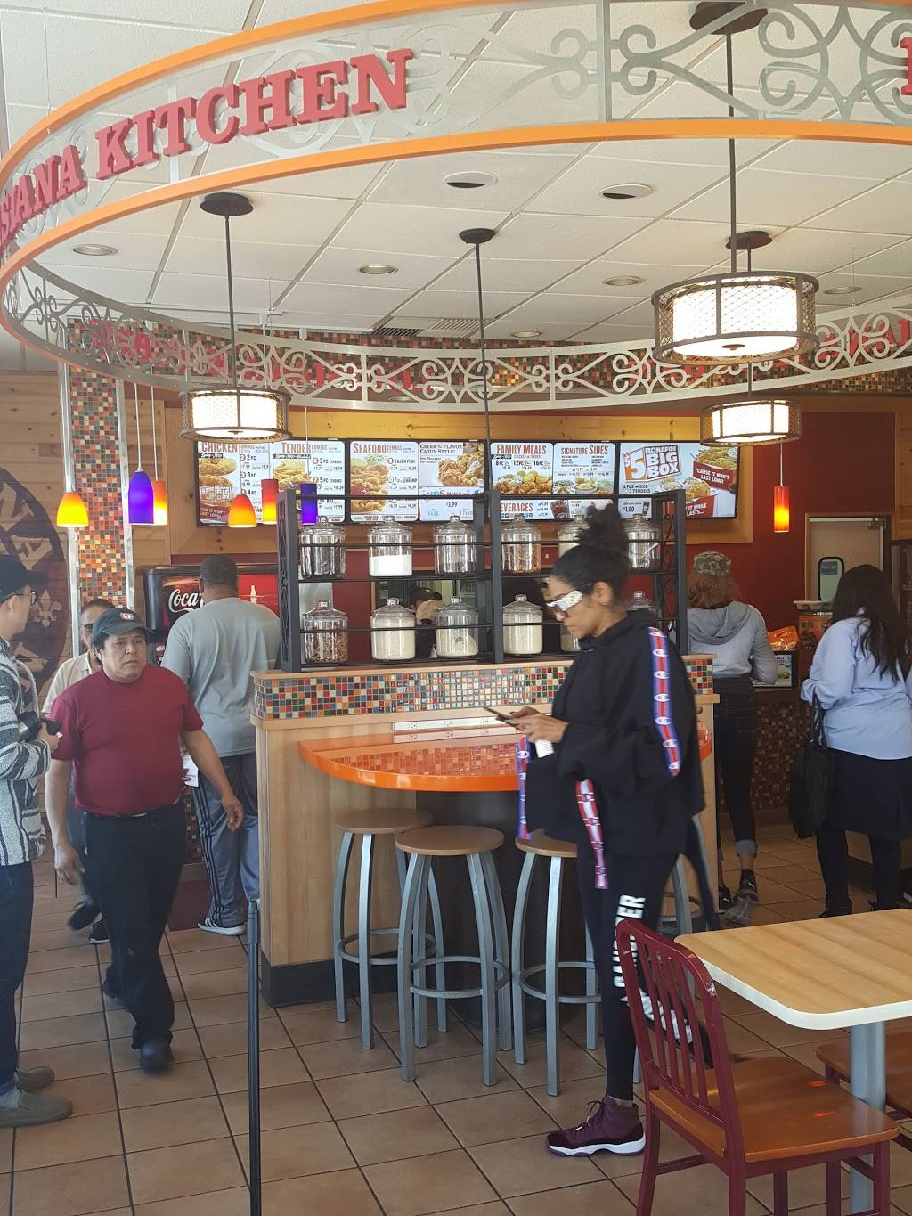 Popeyes Louisiana Kitchen | restaurant | 18300 Vanowen St, Reseda, CA 91335, USA | 8187749581 OR +1 818-774-9581