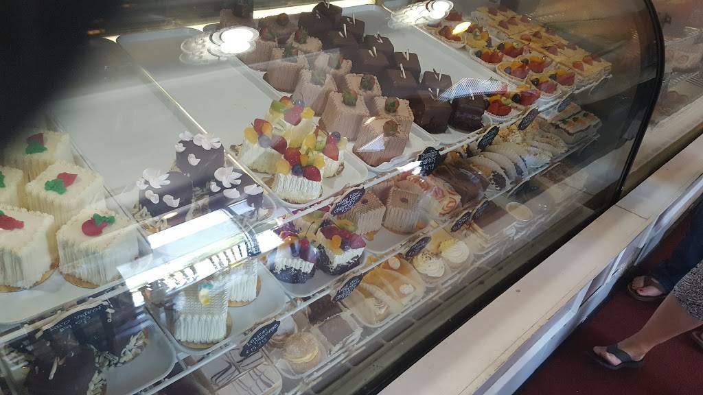 Chez Pierre French Bakery & Cafe | bakery | 3208 Clearview Pkwy, Metairie, LA 70006, USA | 5044673176 OR +1 504-467-3176