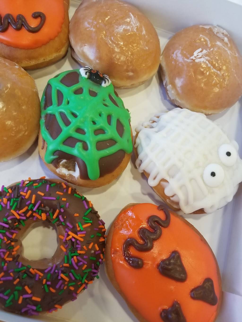 Krispy Kreme | bakery | 119 N Sharon Amity Rd, Charlotte, NC 28211, USA | 7043673096 OR +1 704-367-3096