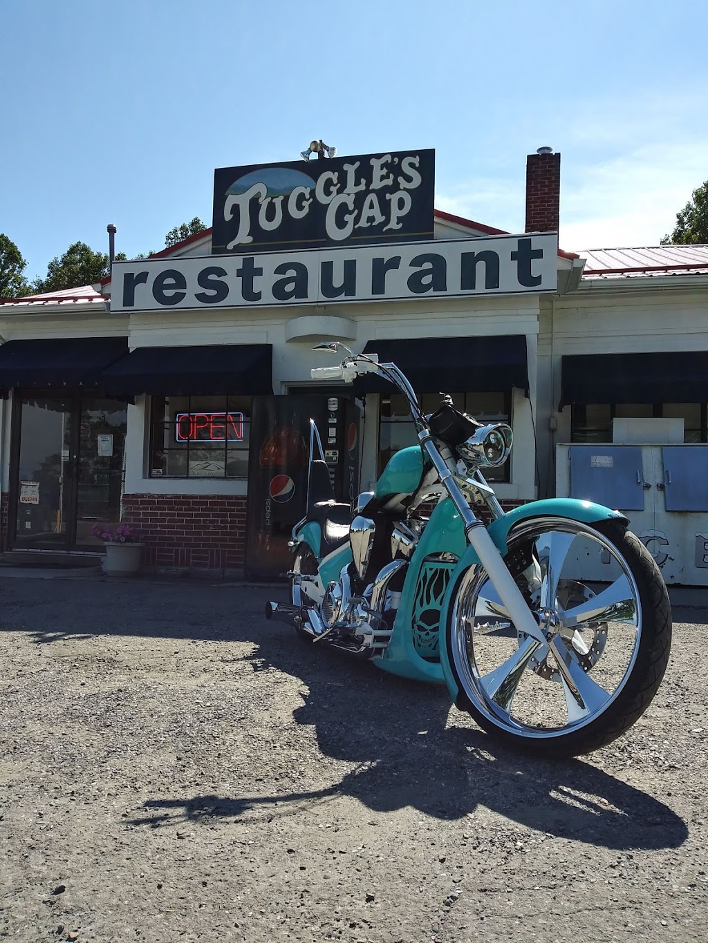 Tuggles Gap Restaurant & Motel | restaurant | 3351 Parkway Ln S, Floyd, VA 24091, USA | 5407453402 OR +1 540-745-3402