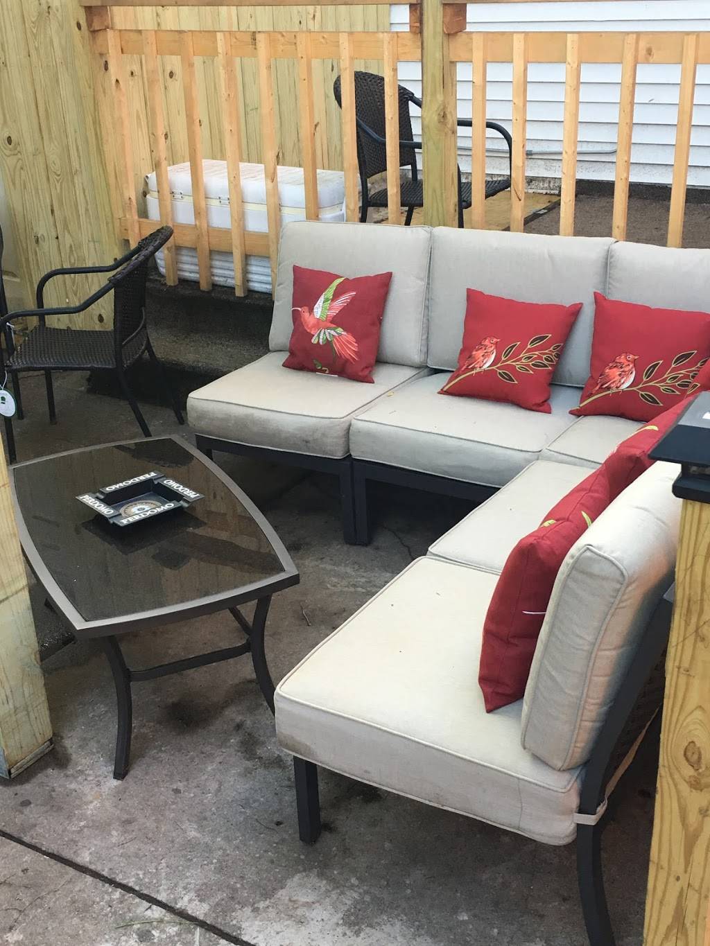 Chill’s bar and grill | restaurant | 2942, 5637 W Grand Ave, Chicago, IL 60639, USA | 7736885799 OR +1 773-688-5799