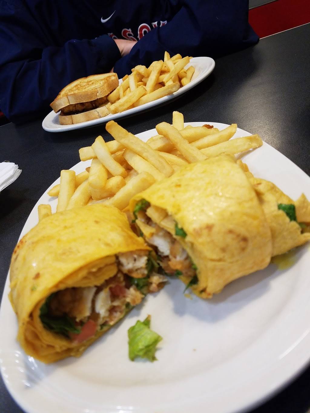 Friendlys | restaurant | 1090 Iyannough Rd, Hyannis, MA 02601, USA | 5087718145 OR +1 508-771-8145