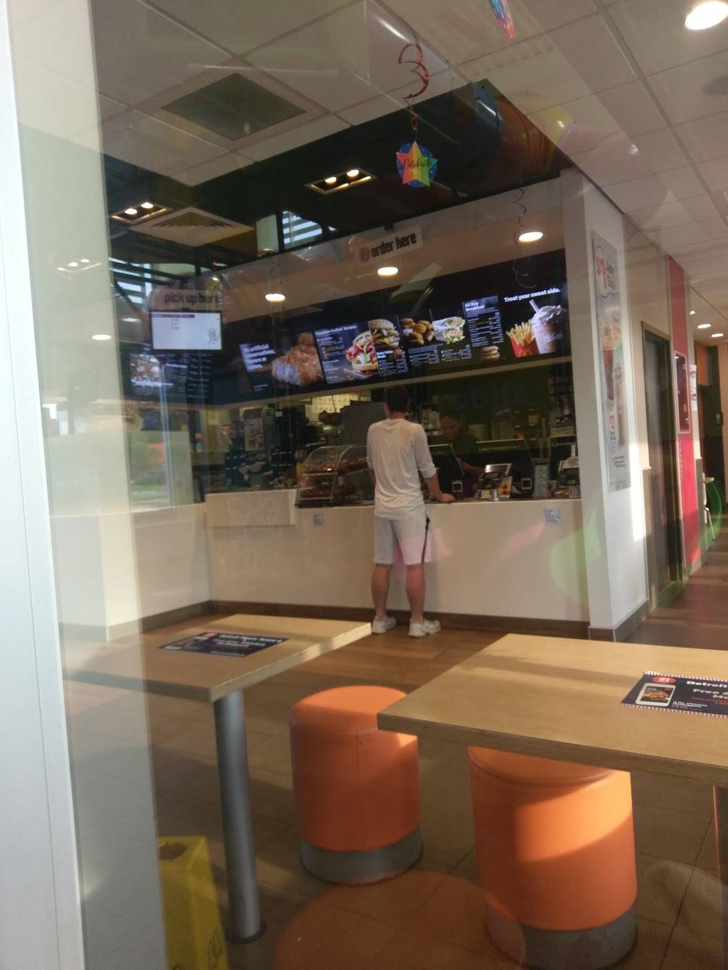 McDonalds | cafe | 15399 Middlebelt Rd, Livonia, MI 48154, USA | 7345228090 OR +1 734-522-8090