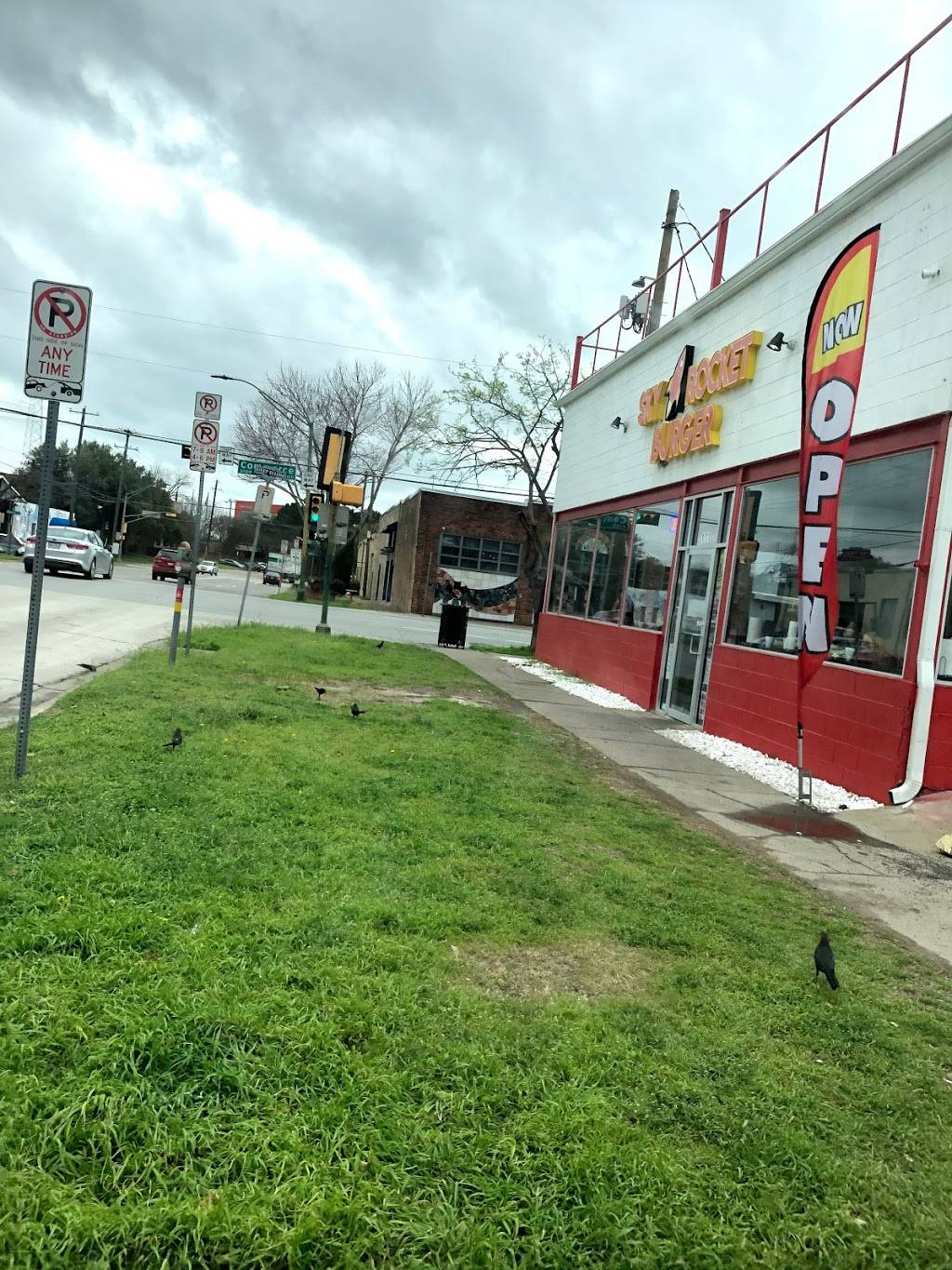 Sky Rocket Burger | restaurant | 111 S Hall St, Dallas, TX 75226, USA | 4693726122 OR +1 469-372-6122