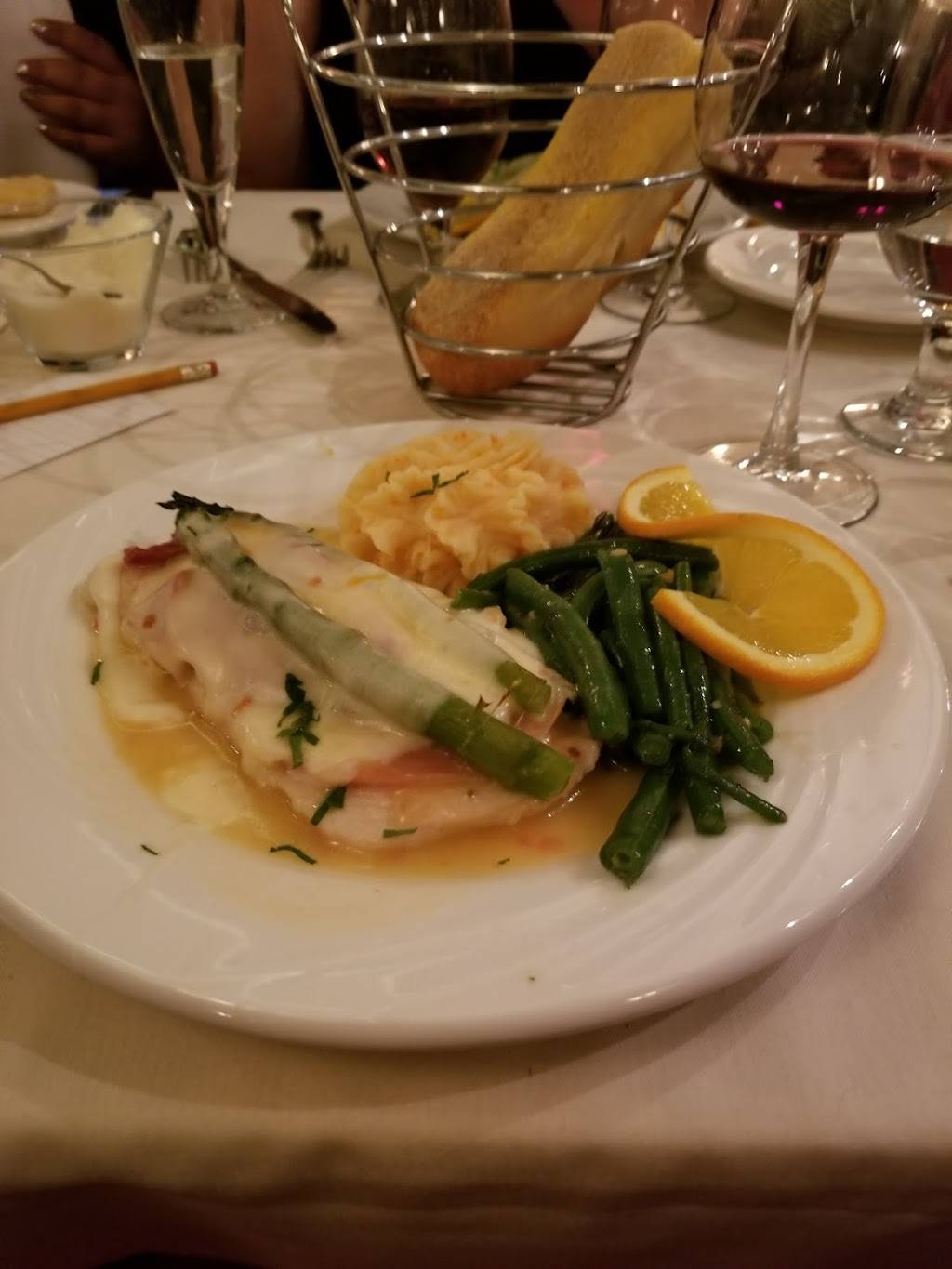 Mama Raos | restaurant | 6408 11th Ave, Brooklyn, NY 11219, USA | 7187452269 OR +1 718-745-2269