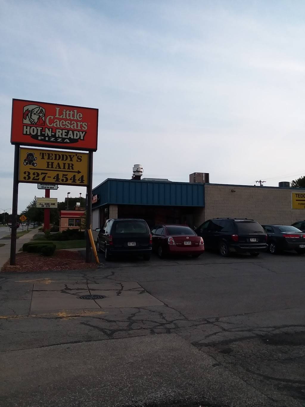 Little Caesars Pizza | meal takeaway | 3161 S 76th St, West Allis, WI 53219, USA | 4145464310 OR +1 414-546-4310