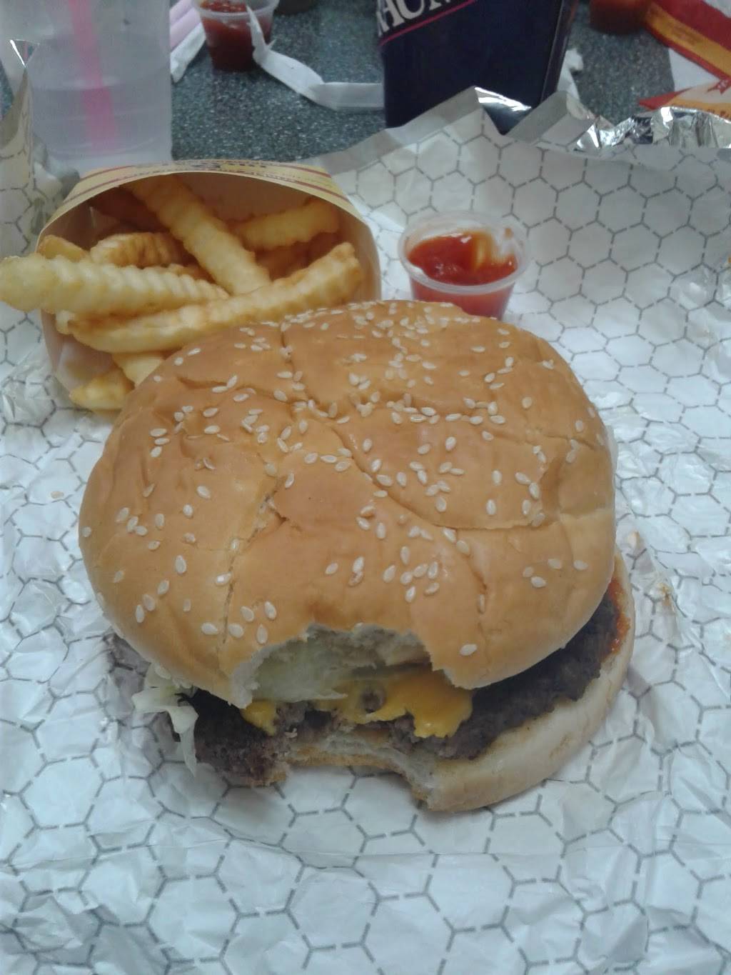 Braums Ice Cream & Burger Restaurant | restaurant | 6108 McCart Ave, Fort Worth, TX 76133, USA | 8172925183 OR +1 817-292-5183