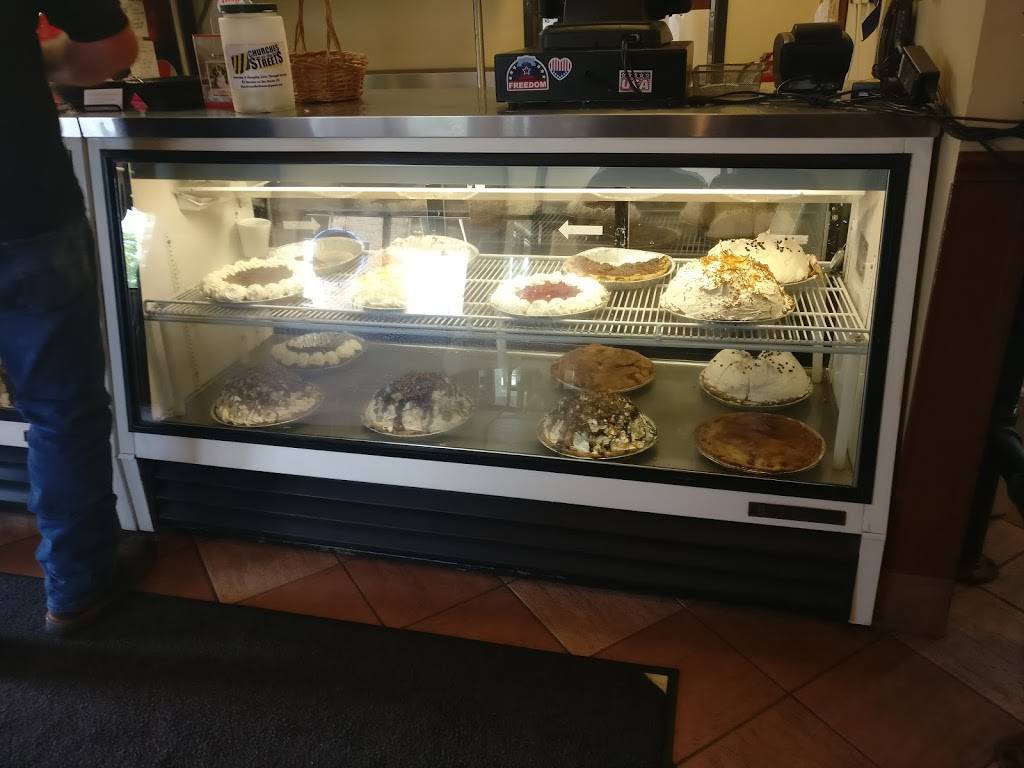 Ravanellis Restaurant | restaurant | 26 Collinsport Dr, Collinsville, IL 62234, USA | 6183439000 OR +1 618-343-9000