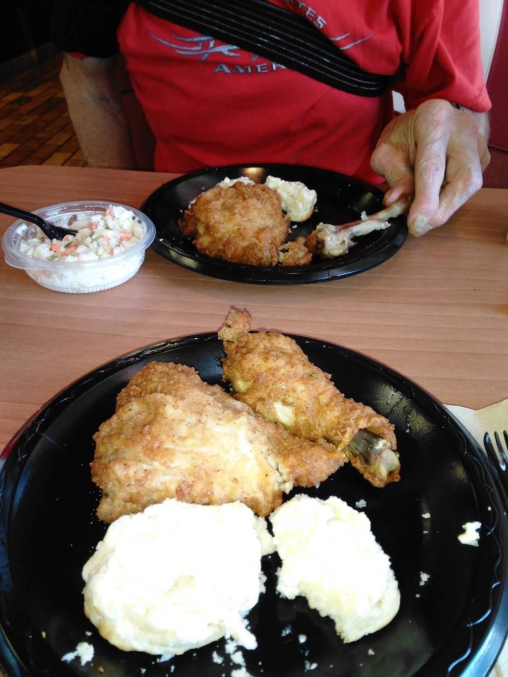 KFC | restaurant | 213 Pine Lake Ave, La Porte, IN 46350, USA | 2193267433 OR +1 219-326-7433