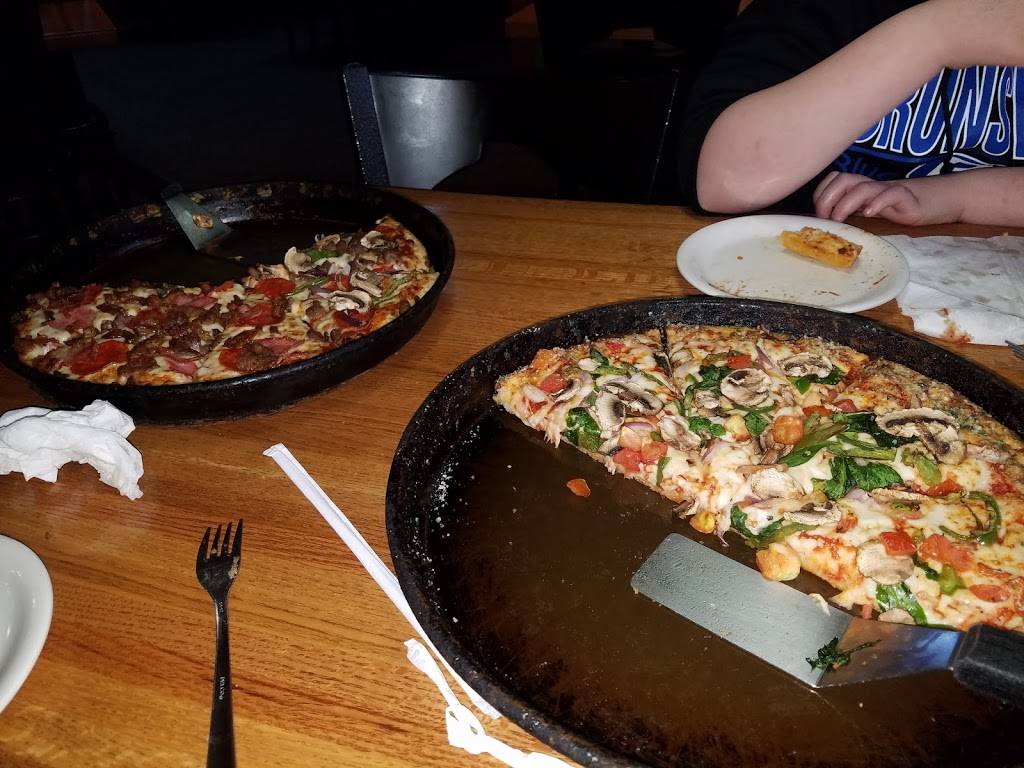 Pizza Hut | restaurant | 2300 Cooper Foster Park Rd, Lorain, OH 44053, USA | 4402829338 OR +1 440-282-9338