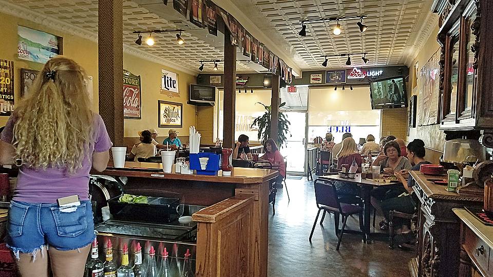 Docs Bar & Grill | restaurant | 113 Main St, Muenster, TX 76252, USA | 9407593627 OR +1 940-759-3627