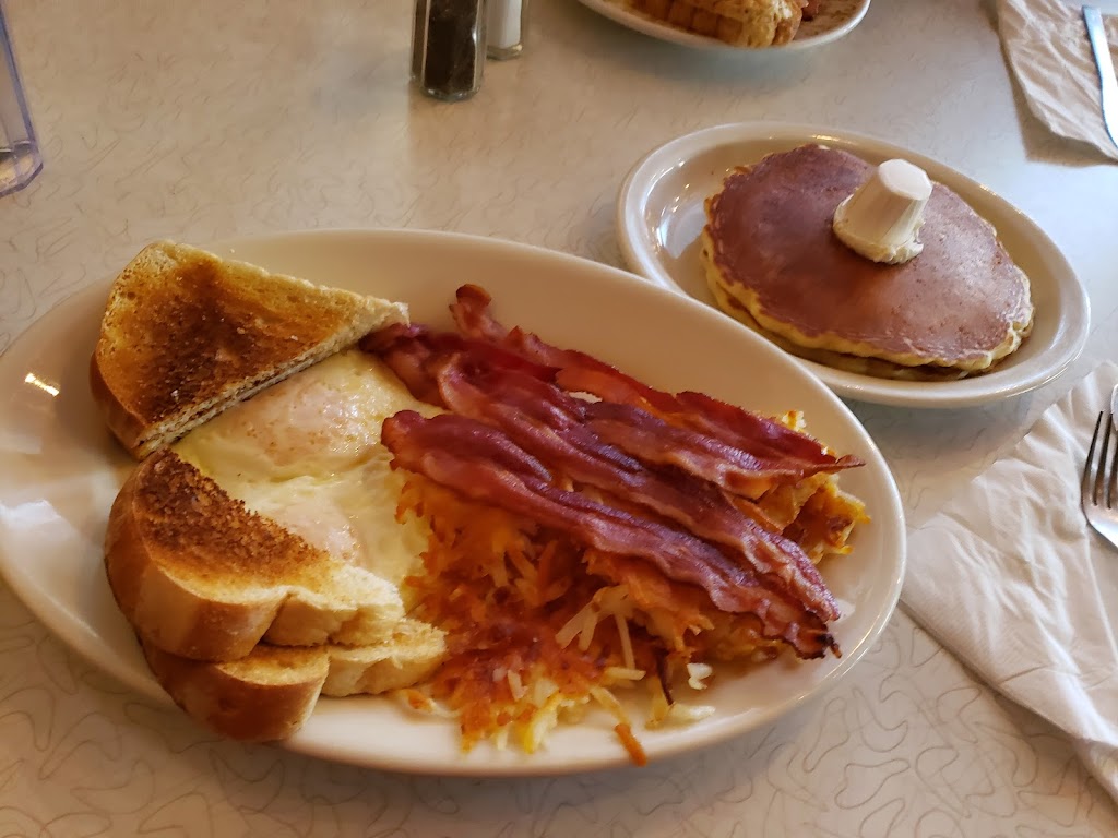 Coachlight Restaurant | restaurant | 423 W Washington St, Marquette, MI 49855, USA | 9062250522 OR +1 906-225-0522