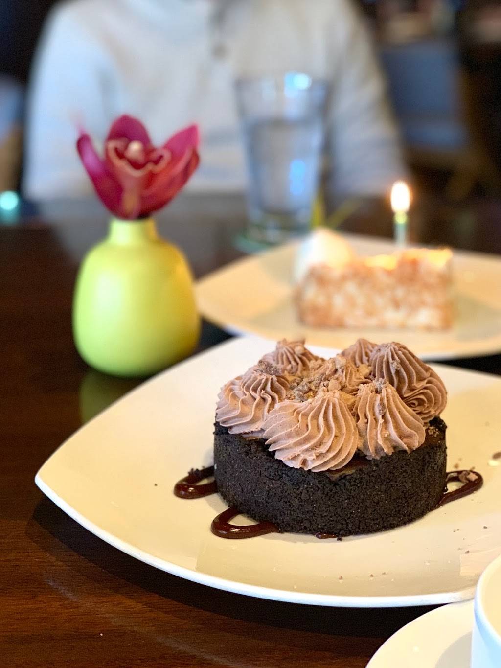 Tommy Bahama Restaurant, Bar & Store | restaurant | Corona del Mar Plaza, 854 Avocado Ave, Newport Beach, CA 92660, USA | 9497608686 OR +1 949-760-8686