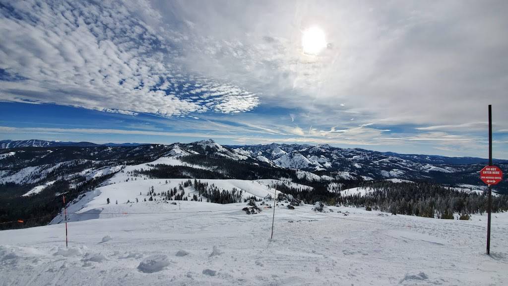 Sugar Bowl Resort | restaurant | 629 Sugar Bowl Rd, Norden, CA 95724, USA | 5304269000 OR +1 530-426-9000