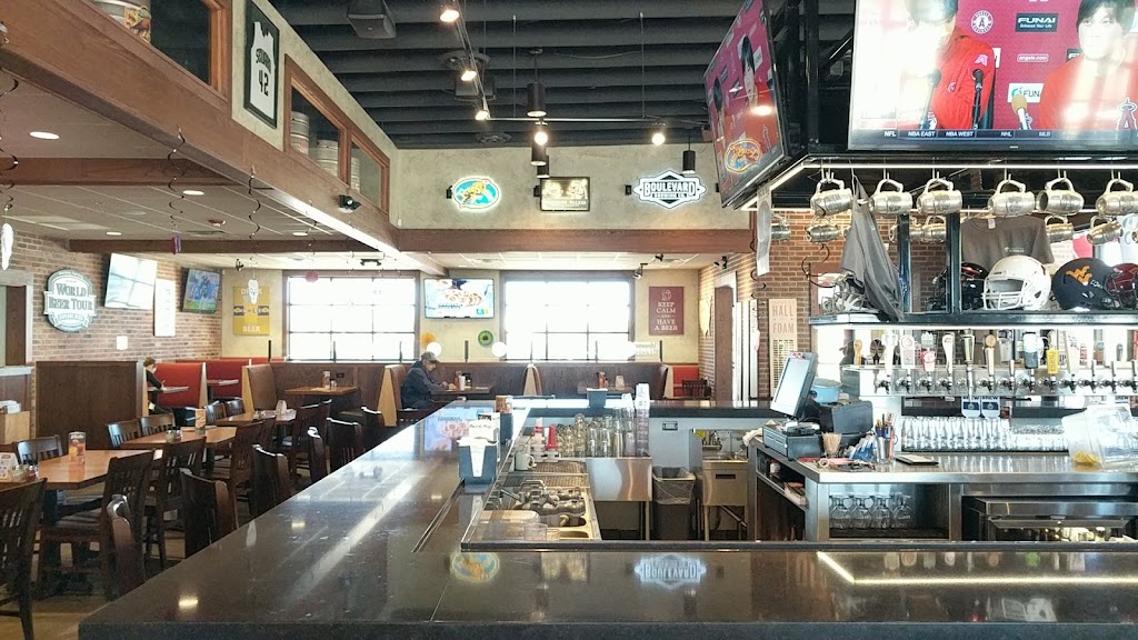 Old Chicago Pizza + Taproom | restaurant | 2867 Centennial Blvd, Liberal, KS 67901, USA | 6206242495 OR +1 620-624-2495