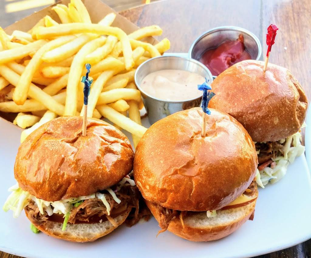 Boathouse at Hendrys Beach | restaurant | 2981 Cliff Dr, Santa Barbara, CA 93109, USA | 8058982628 OR +1 805-898-2628