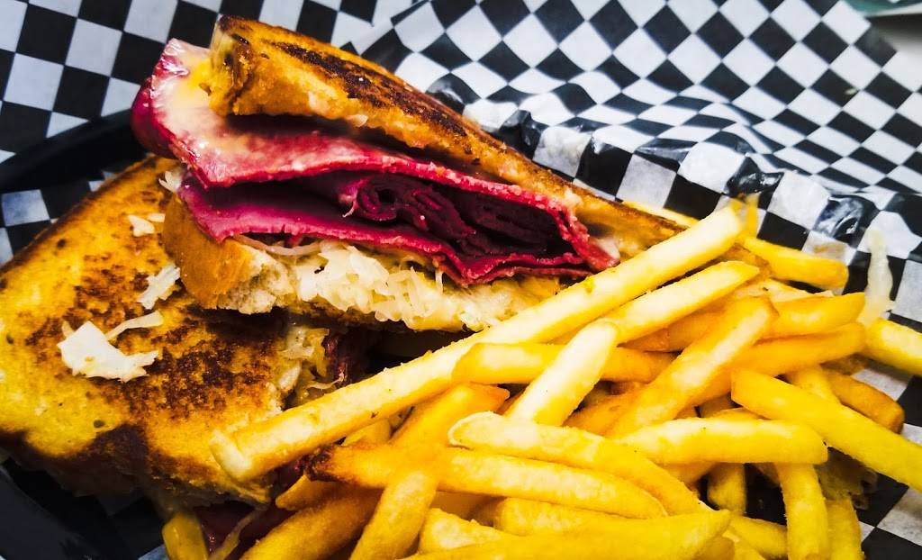 Bears Den | restaurant | 301 W Simpson Ave, McCleary, WA 98557, USA | 3604953822 OR +1 360-495-3822