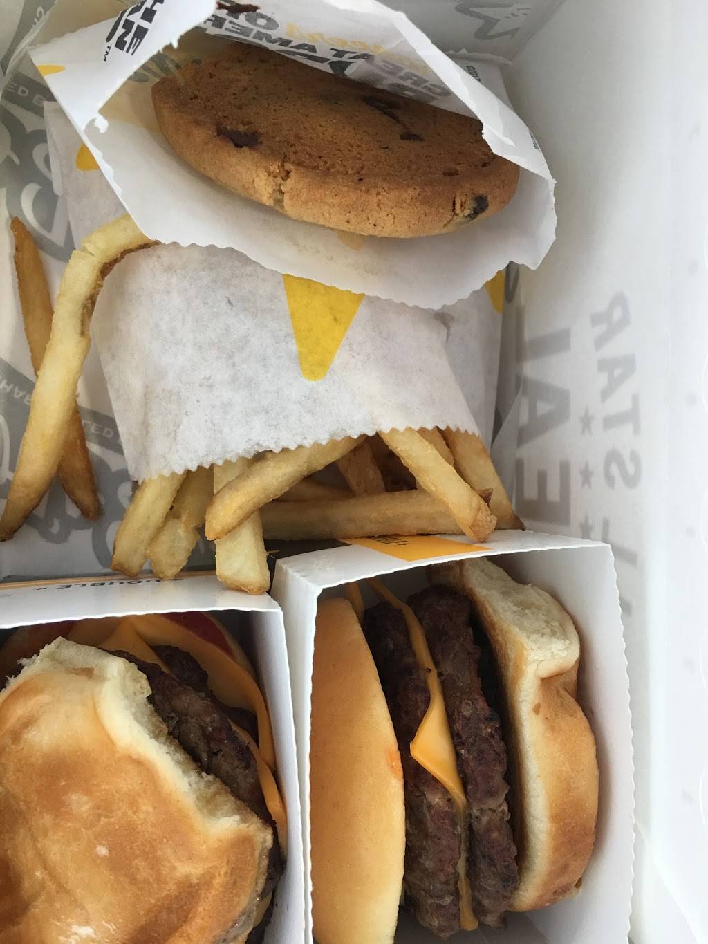 Carls Jr. Green Burrito | restaurant | 1250 University Ave, Riverside, CA 92507, USA | 9516863745 OR +1 951-686-3745