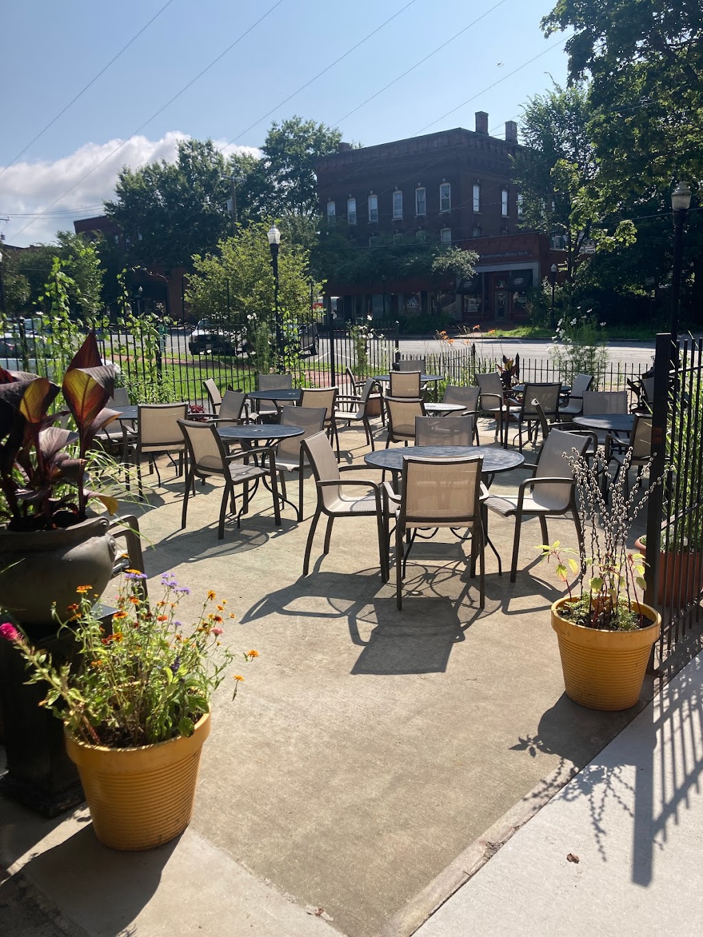 Harveys | restaurant | 166 Avenue A, Turners Falls, MA 01376, USA | 4138635228 OR +1 413-863-5228