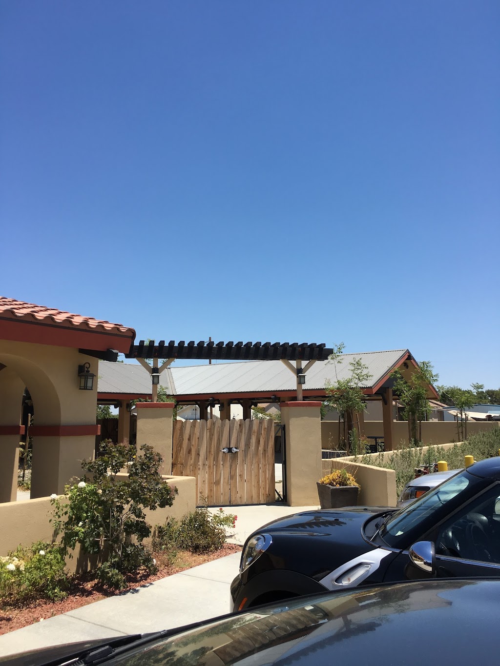 Gabbys | restaurant | 21172 CA-46, Lost Hills, CA 93249, USA | 6617979911 OR +1 661-797-9911