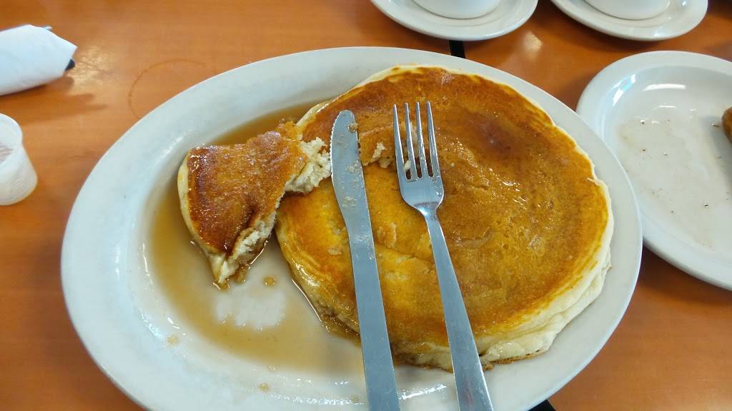 Edgerton Travel Plaza | restaurant | 568 Haugen Rd, Edgerton, WI 53534, USA | 6088849451 OR +1 608-884-9451