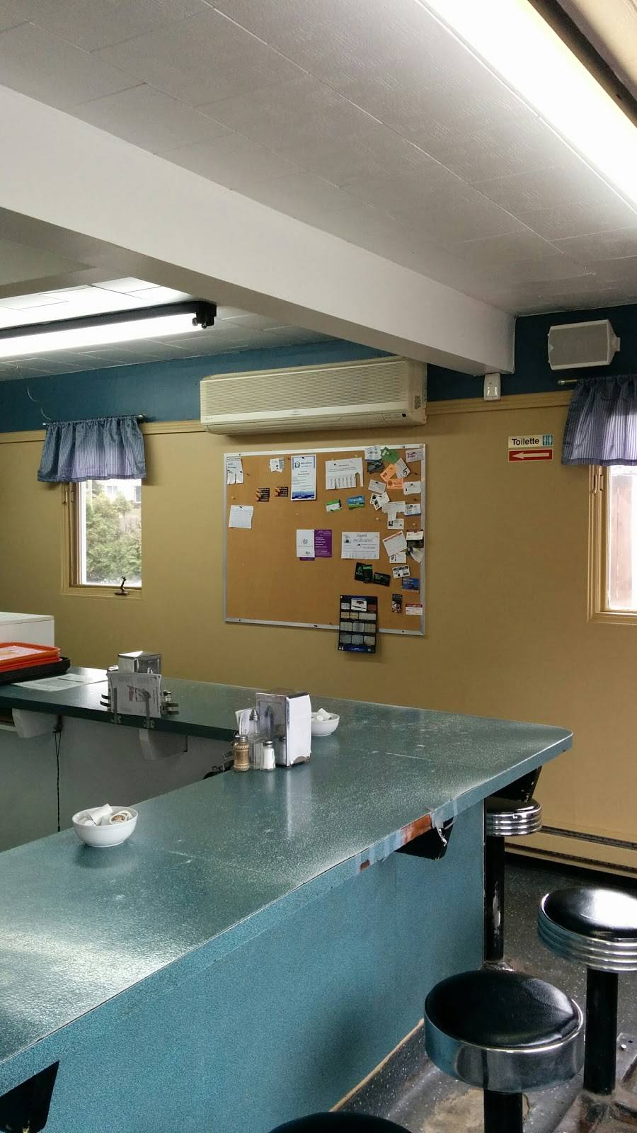 Snack-Bar Ste-Croix | restaurant | 6087 Rue Principale, Sainte-Croix, QC G0S 2H0, Canada | 4189263030 OR +1 418-926-3030