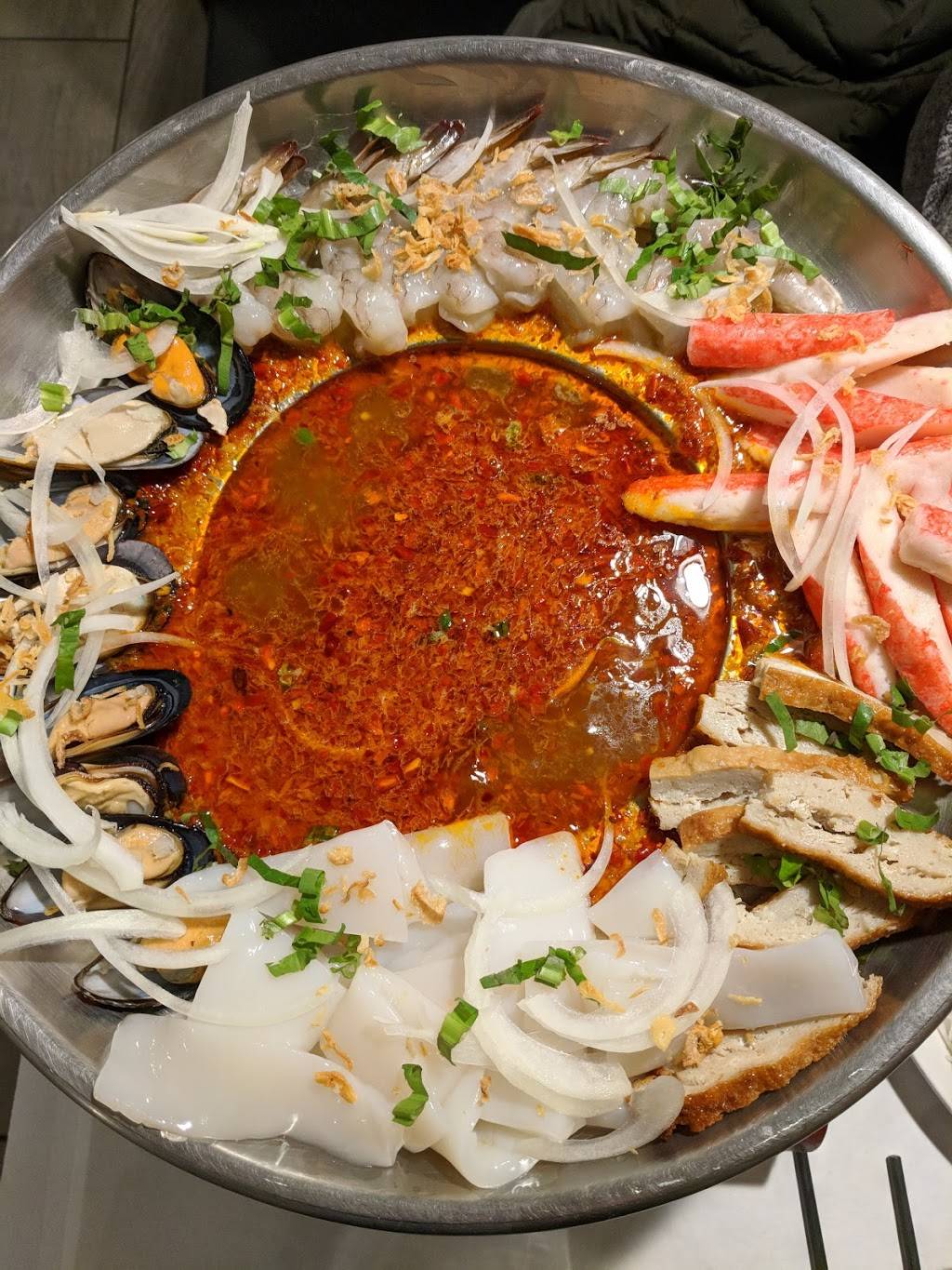 Hoanh Long Vietnamese & Chinese Restaurant | restaurant | 6148 N Lincoln Ave, Chicago, IL 60659, USA | 7735837770 OR +1 773-583-7770